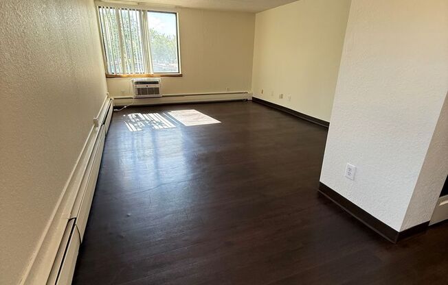 2 beds, 1.5 baths, 893 sqft, $1,395, Unit 202