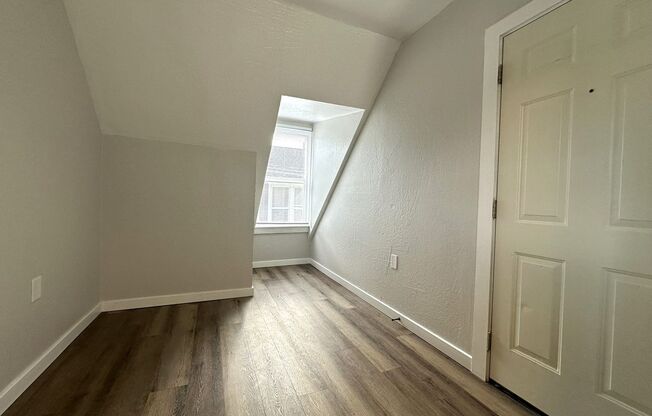 Studio, 1 bath, 325 sqft, $1,195, Unit Unit 5