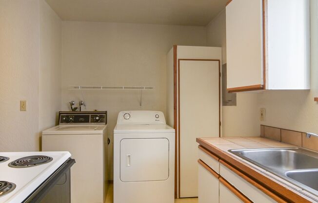 2 beds, 1 bath, $1,580, Unit 1585 Ferry Alley-1