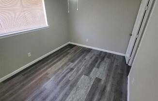 811 BLUEBIRD DR