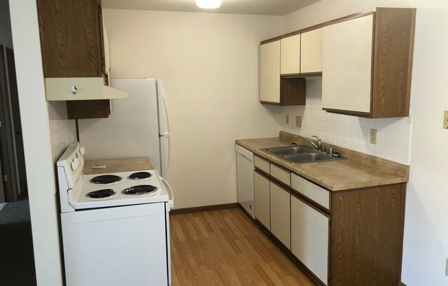 2 beds, 1 bath, 950 sqft, $1,140