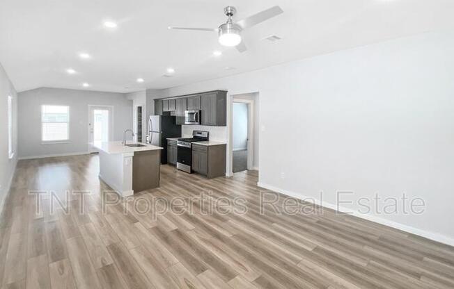 1239 AMISTAD LOOP