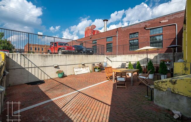 2 beds, 2 baths, $2,300, Unit 727 N. 4th St. Apt. 101