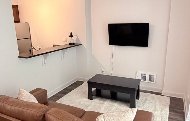 1 bed, 1 bath, 470 sqft, $2,250, Unit 407