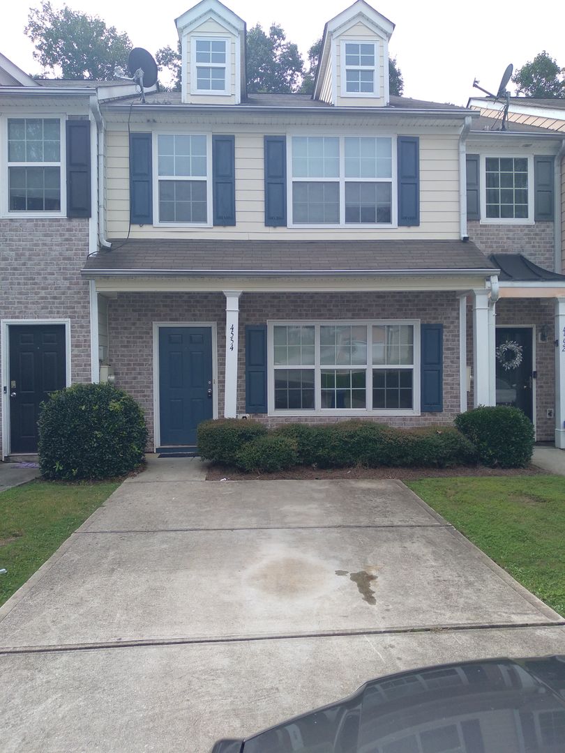 3 beds 2 bath property in Atlanta!! -- Security Deposit is NEGOTIABLE!