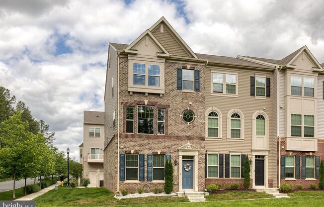 Live in luxury in this 4bd 3.5bth townhome in the the highly coveted Shannon's Glen community in Jessup.