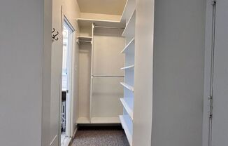 Studio, 1 bath, 233 sqft, $1,280, Unit 705