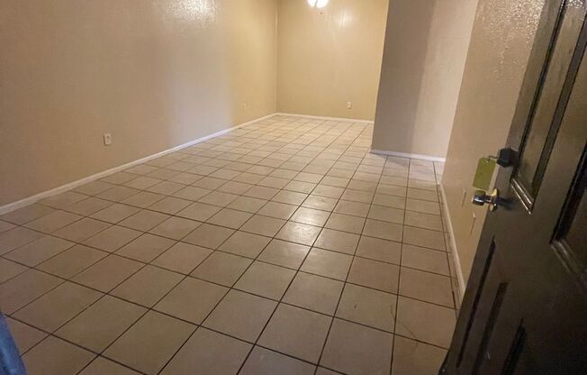 2 beds, 1 bath, 708 sqft, $779, Unit 21