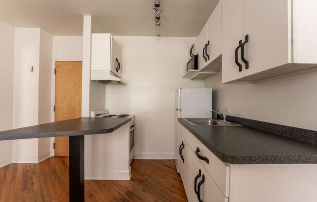 Studio, 1 bath, $995, Unit 840-511