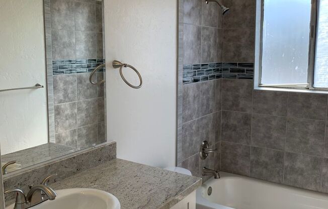 3 beds, 2 baths, 1,300 sqft, $2,295, Unit 21