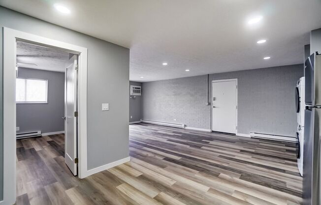 3 beds, 2 baths, 1,130 sqft, $1,875, Unit 5564-03