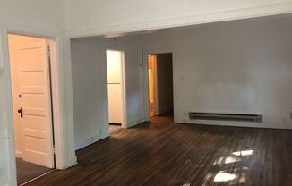 2 beds, 1 bath, $810, Unit B