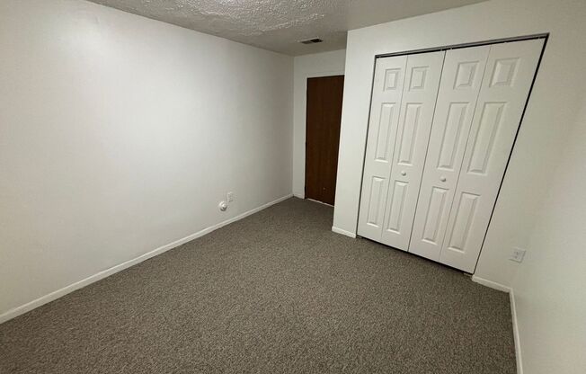 3 beds, 1 bath, 810 sqft, $1,690, Unit 732 S. Millvale Ave. #C2