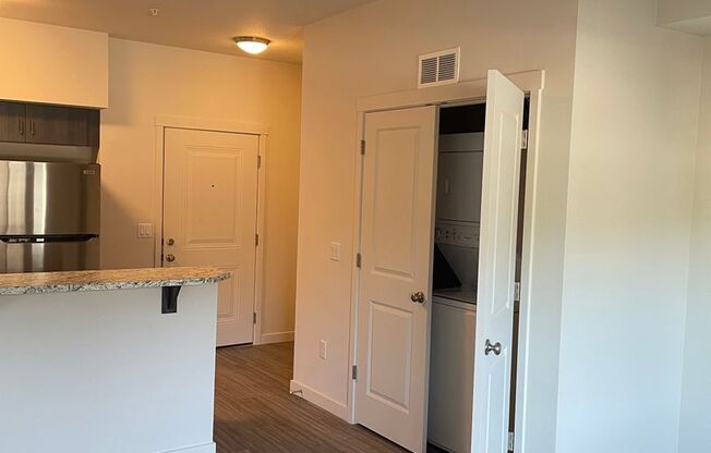 1 bed, 1 bath, 596 sqft, $1,539, Unit 301