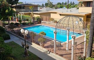 Courtyard Apartments