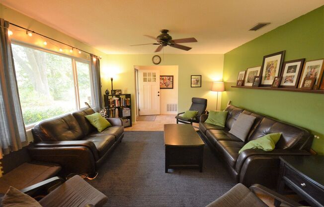 Beautiful House at 2231 NW 21st Ave - Pet Friendly!
