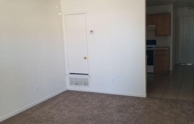 3 beds, 2 baths, 1,295 sqft, $995