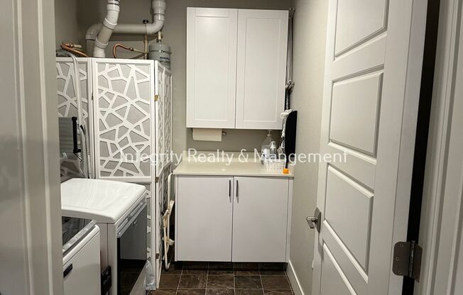 2 beds, 2 baths, $3,195