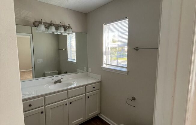 2 beds, 2 baths, 1,270 sqft, $1,500, Unit 2708-5 Upstairs 2BR 2BA Remodel Summit Pet Friendly