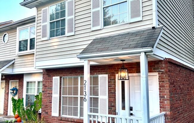 Beautifully Updated 2 Bedroom Townhome in West Knoxville!