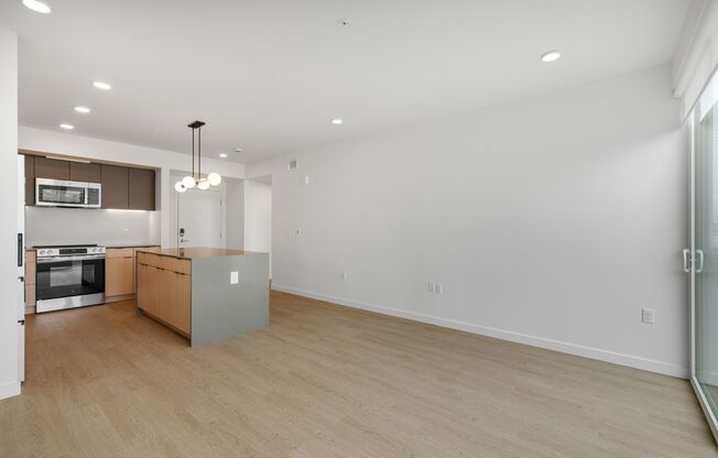1 bed, 1 bath, 421 sqft, $1,795, Unit 408