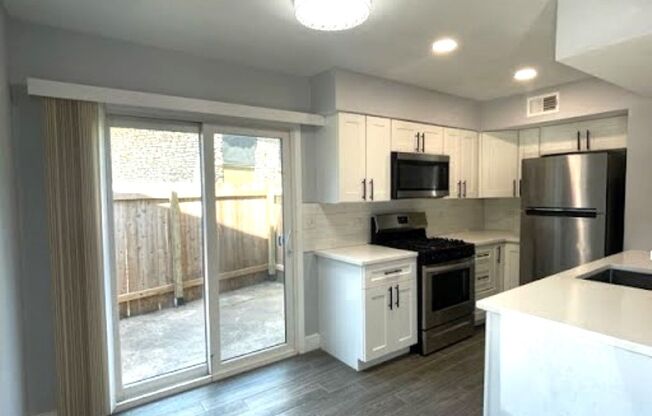 2504 Manor Circle