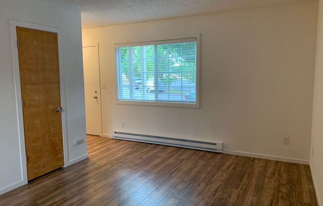 2 beds, 1 bath, 825 sqft, $1,350, Unit P2442