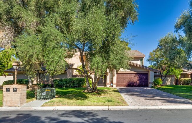 Stunning 3bd/2.5bath in the iconic Las Vegas Country Club