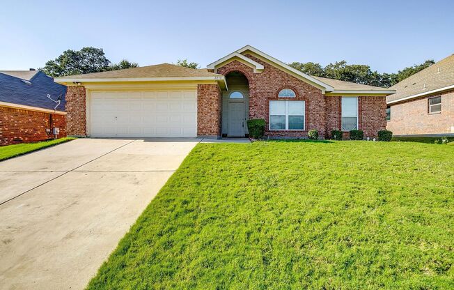 Wonderful 3 Bed, 2 Bath Home in Mansfield ISD- 76063