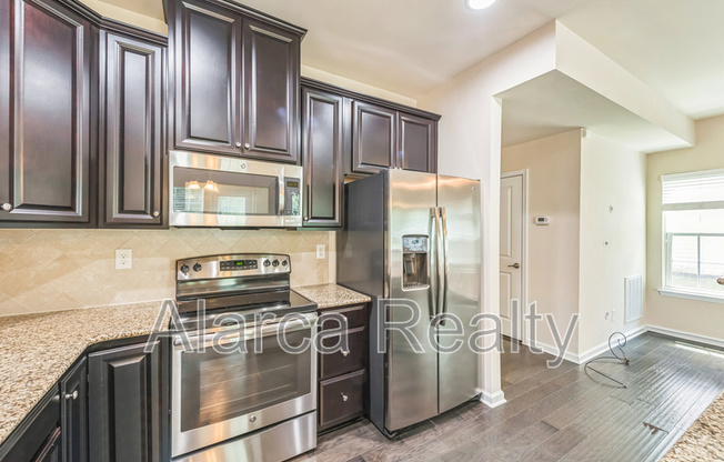 2455 SILVERTHORN DR