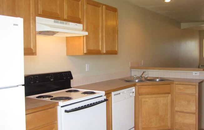 1 bed, 1 bath, 596 sqft, $1,450, Unit Cedar Cr 416-2851 SW 21st