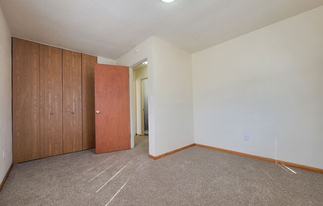 2 beds, 1 bath, $729, Unit 10