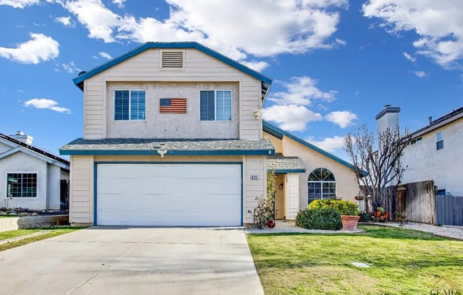 Beautiful 3 Bed 2.5 Bath in NE Bakersfield!