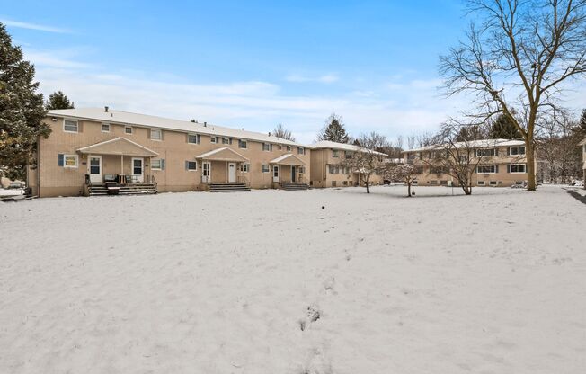 3 beds, 1 bath, 850 sqft, $1,500, Unit 5015-5