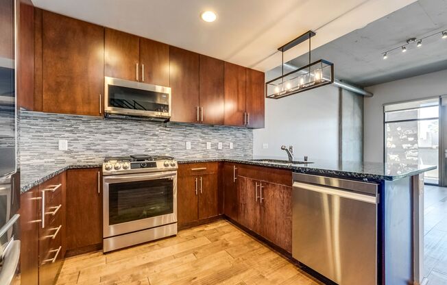 2 beds, 2.5 baths, $3,300, Unit UNIT 123