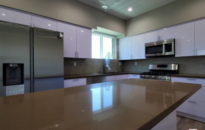 2337 1/2 CRENSHAW BLVD