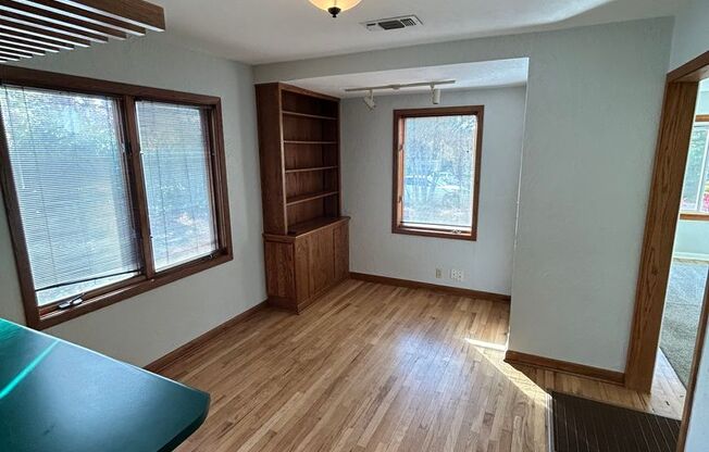 2 beds, 1 bath, $1,895