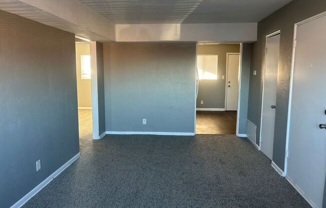 2 beds, 1 bath, 750 sqft, $1,070, Unit B11 1033 11