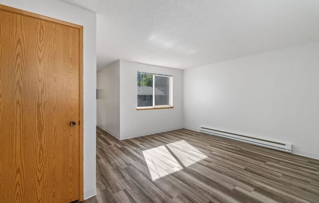 1 bed, 1 bath, 596 sqft, $1,300, Unit L-103