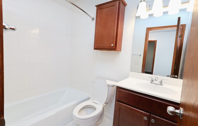 Transform your daily routine in the inviting bathrooms of Sumter Green Apartments. Enjoy stylish fixtures and modern amenities designed for comfort and convenience. Don’t wait—schedule your tour today to see your new home!