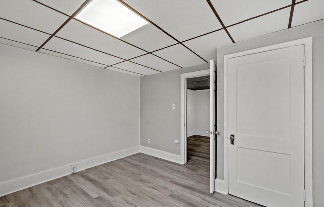 1 bed, 1 bath, 800 sqft, $699, Unit 109 W Lincoln Ave #14
