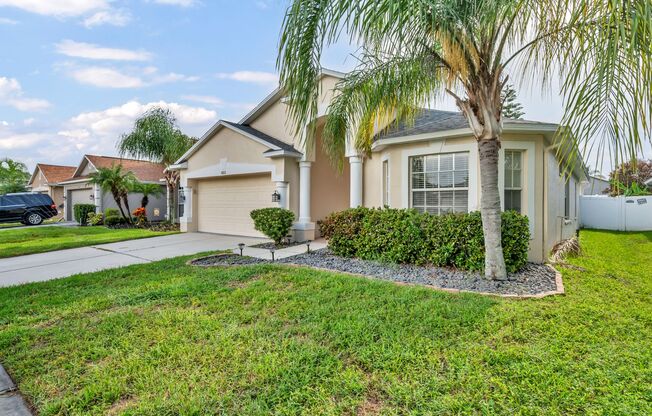 Stunning 4-Bedroom Home with Fenced Yard in Exclusive Whinsenton Place, Wesley Chapel