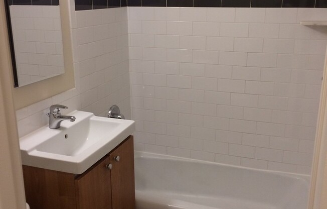 Studio, 1 bath, 440 sqft, $2,295, Unit 0220