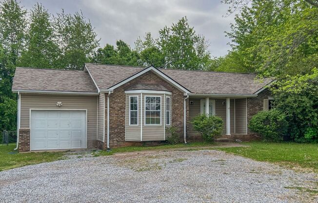 Large Deck and Fenced Backyard!