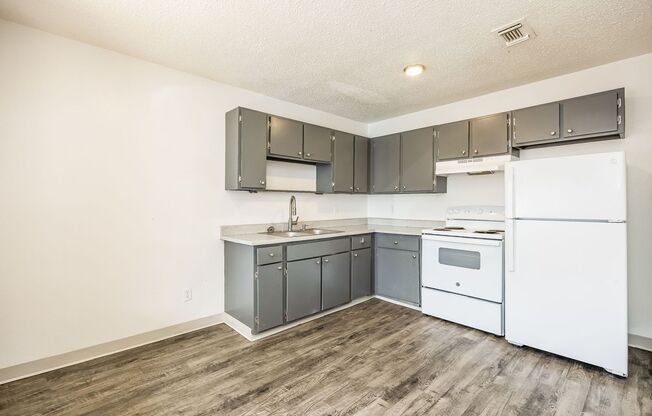 984 E Saxony Dr – Renovated 2 Bed/1 Bath Apartments in Colorado Springs!