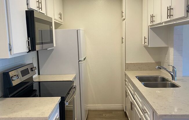 1 bed, 1 bath, 567 sqft, $2,000, Unit 302-Balcony Unit