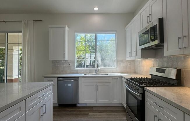Modern Tri-Level Townhome in Tustin Ranch