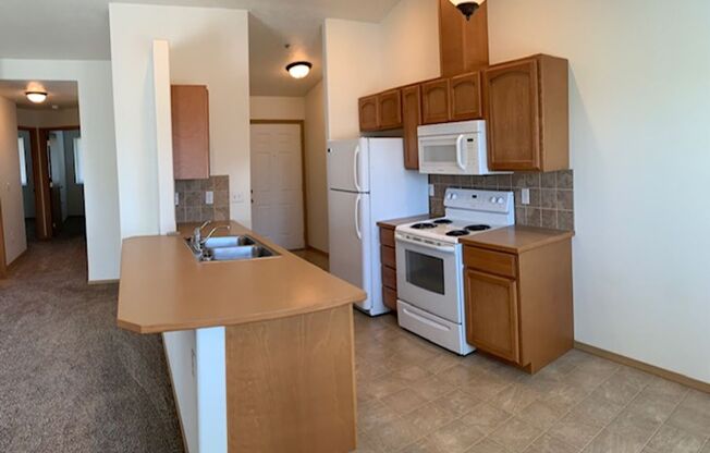 2 beds, 1 bath, 889 sqft, $1,295, Unit 18