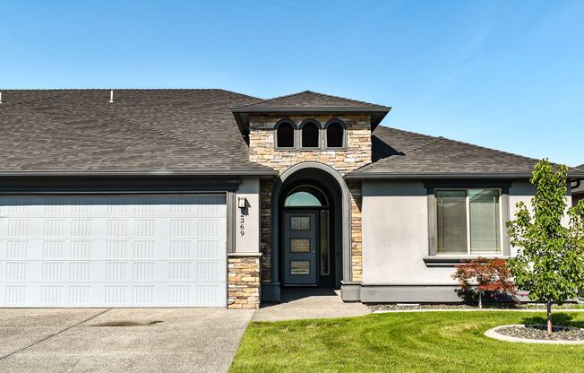 Single-Story Home in Horn Rapids Golfing Community