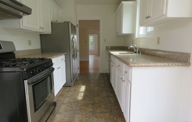 2 beds, 1 bath, $5,600